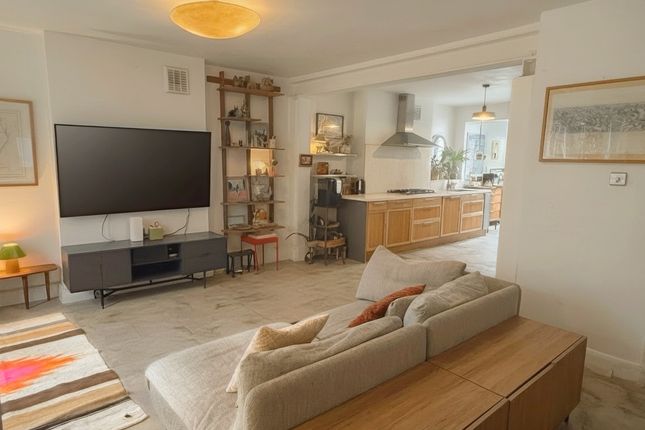 72A, Cathnor Road, London photo 3