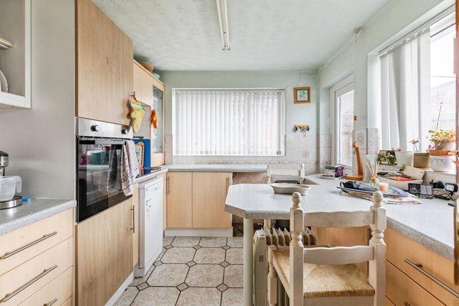 27, Twyford Avenue, Wellingborough photo 3