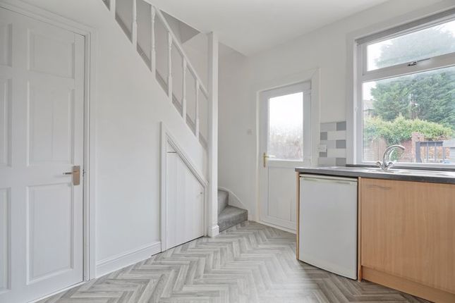 31, Farnley Avenue, Sheffield photo 4