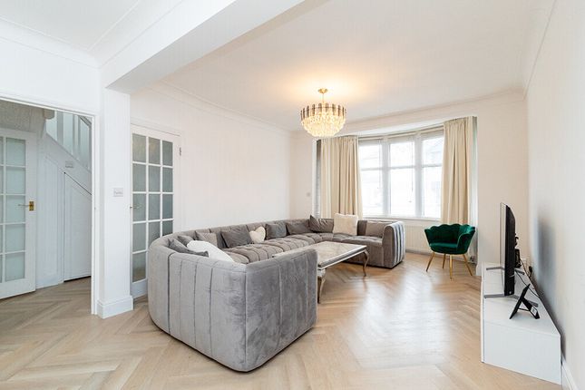 16, Valley Drive, London photo 2