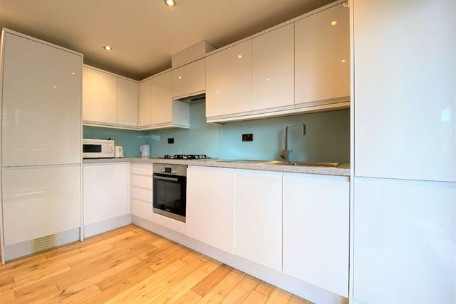 Flat 8, 2-8 Shirley Street, London photo 2