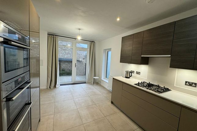 75, Mays Lane, Barnet photo 3