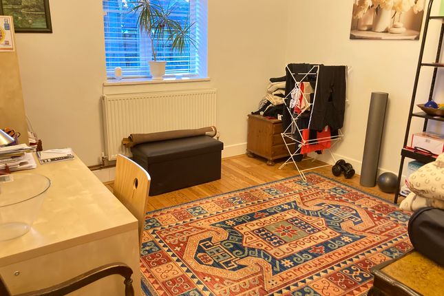 Thumbnail Room to rent in Very Near Spencer Road Area, Chiswick South Riverside Area
