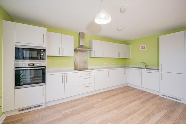 22, Adam Crescent, Dundee photo 4