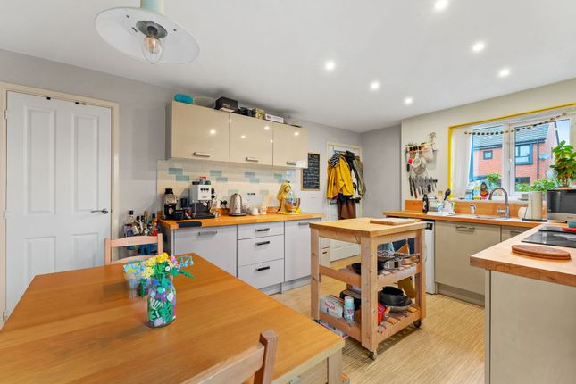 23 Worsley Close, Runcorn photo 2