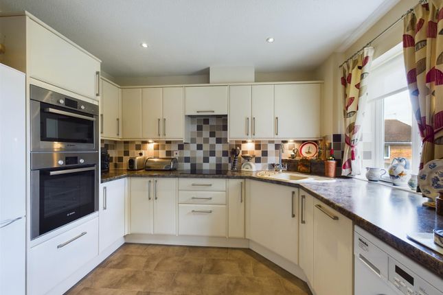 Thumbnail Flat for sale in Minster Court, Bracebridge Heath, Lincoln