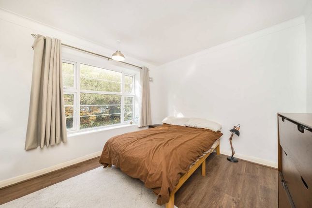 83, Sheen Court, Richmond photo 4