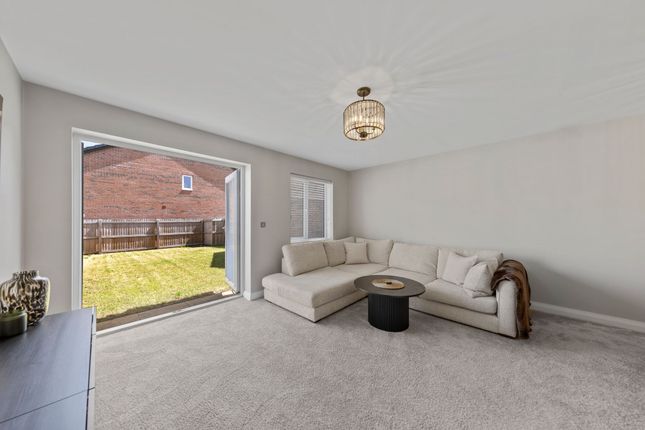 41 Winterbourne Gardens, Warrington photo 4