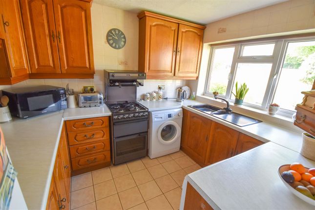 34, Park Meadow, Brentwood photo 4