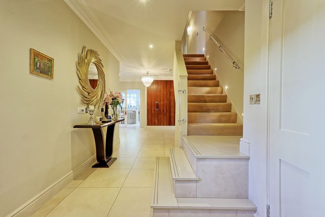 Woodlands Avenue, Emerson Park photo 3