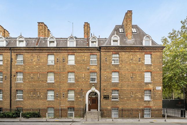 Studio flat on Ebury Bridge Road, Pimlico, £275,000
