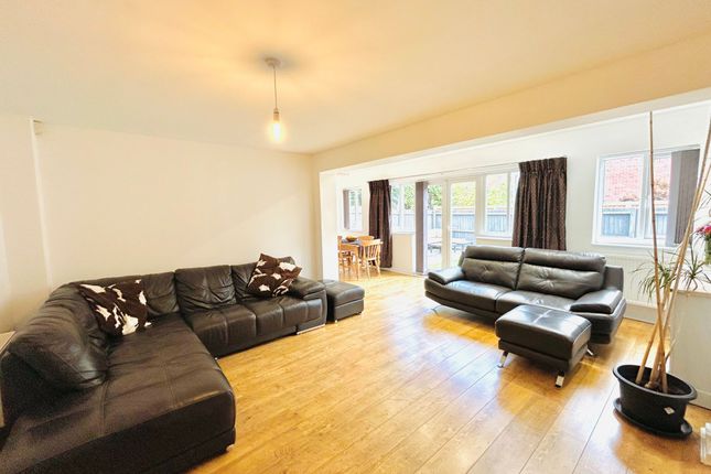 83 Chaise Meadow, Lymm photo 2