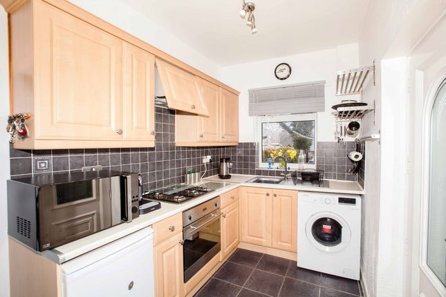 6 Appletree Road, Chesterfield photo 2
