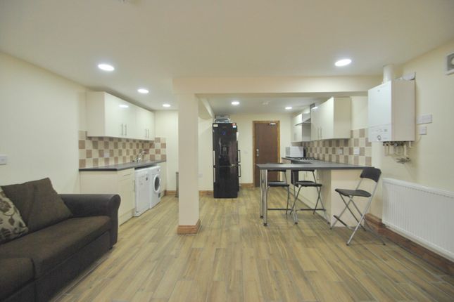 7-bed terraced on Thesiger Street, Cardiff, £3,850/mo