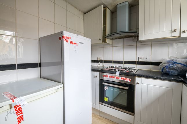 Flat for sale in Furley Road, Peckham, London