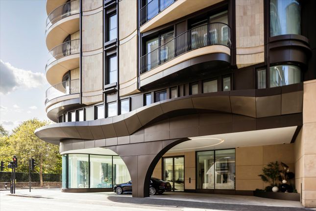 Flat for sale in Park Modern, Bayswater Road, Hyde Park, London 3Jh.