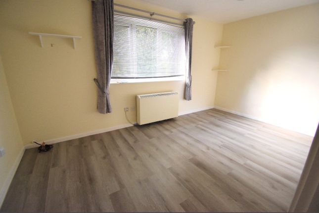 24, Hilton Close, Essex photo 2
