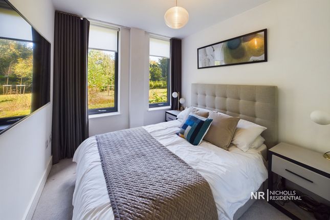 Flat for sale in North Ash Road, New Ash Green, Longfield.