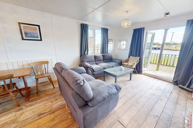 19, North West Riverbank, Great Yarmouth photo 2