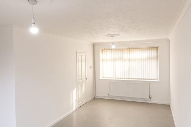 54, Winrose Approach, Leeds photo 3