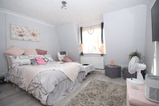 1 Saxon Mews,, Draymans Way, Alton photo 3
