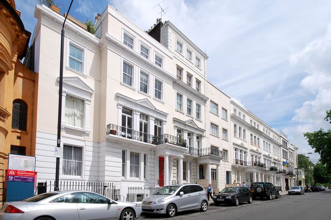 Flat to rent in Kensington Park Road, London