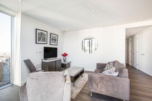 2101 Kingswood, Chaucer Gardens, London photo 3