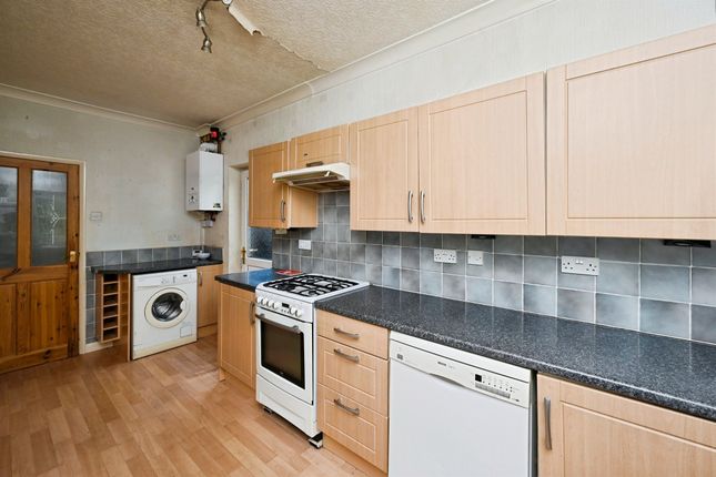 26, Crosshill, RIPLEY photo 3
