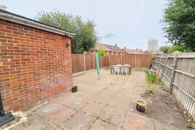 5, Herbert Close, Bracknell photo 4