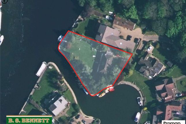 23 Kingswood Creek, Wraysbury photo 4