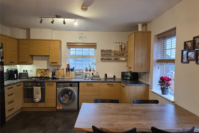 SNG SO, 48, Hills Way, Tadley photo 2