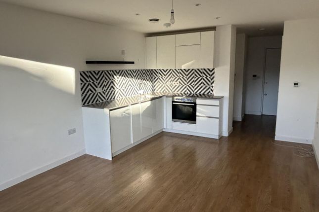 Flat 2 Paxton House, 9, Cargreen Road, London photo 2
