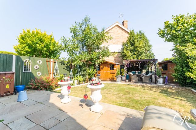 4 Springfield Close, Cheltenham photo 4