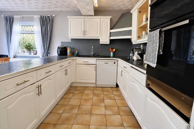 38, Seafields Road, Holland on Sea photo 3