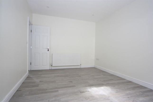 Flat 1, 886, Greenford Road, Greenford photo 2