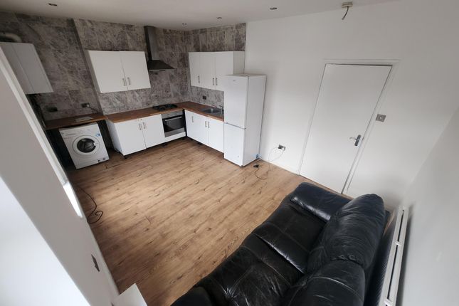 Thumbnail Flat to rent in Broadway, Cardiff