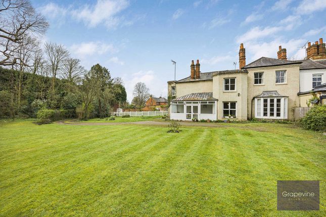 Country house for sale in Bath Road, Hare Hatch