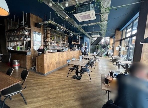 Leisure/hospitality to let in Succession Walk, Fish Island, London
