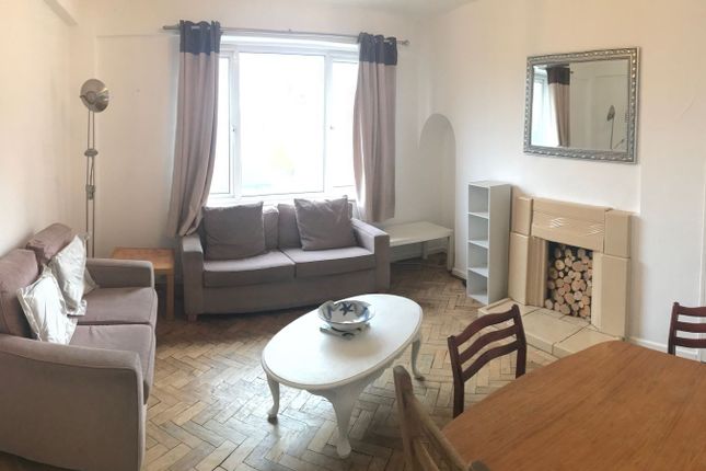 Flat 19, Mayhew Court Denmark Hill Estate, London photo 2