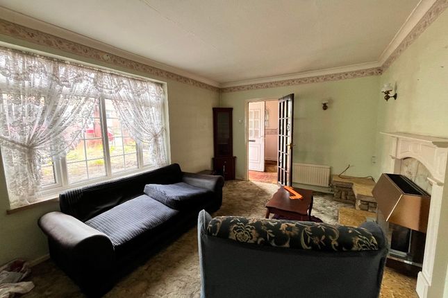 28 Hailsham Road, Romford photo 3