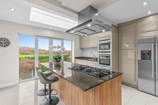 8 White House Lane, High Wycombe photo 4