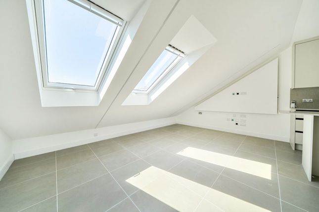 Second Floor Flat, 17, Willcott Road, Acton photo 4