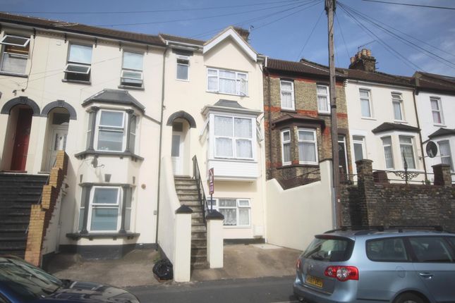 Thumbnail Room to rent in Luton Road, Chatham