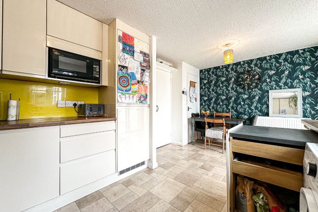 9 Grenville View, Cotford St. Luke, Somerset photo 4