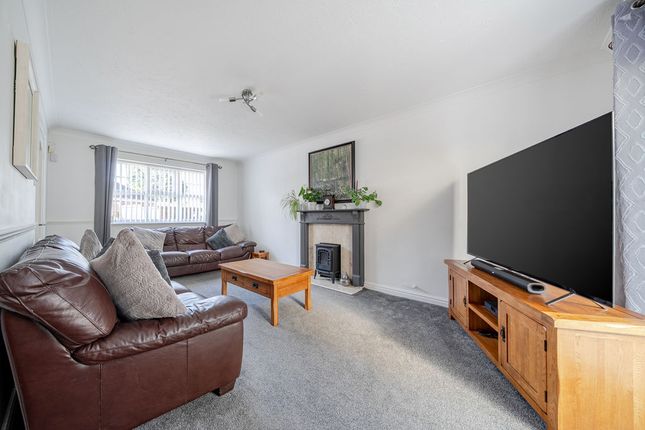 4, Fieldhouse Drive, Lee-On-The-Solent photo 4