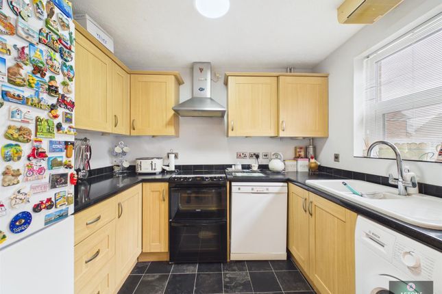 4, Stable Close, Crawley photo 3