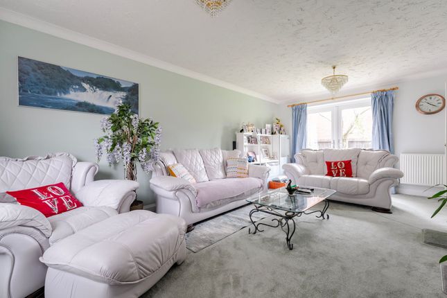 1 Borley Crescent, Bury St. Edmunds photo 2