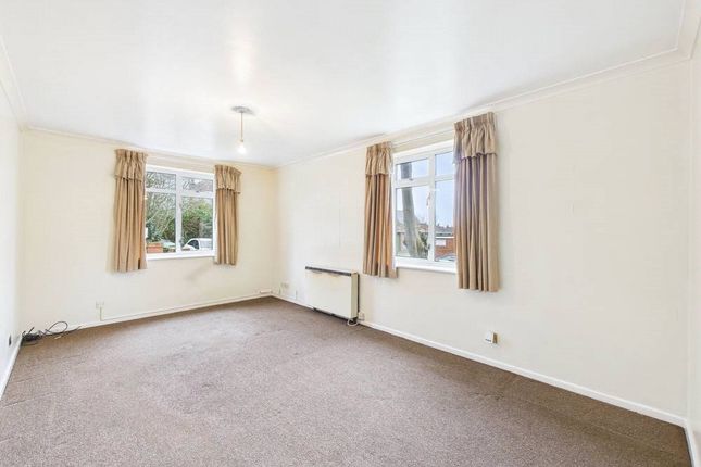 16 Elgar Court,, Rainbow Hill, Worcestershire photo 3