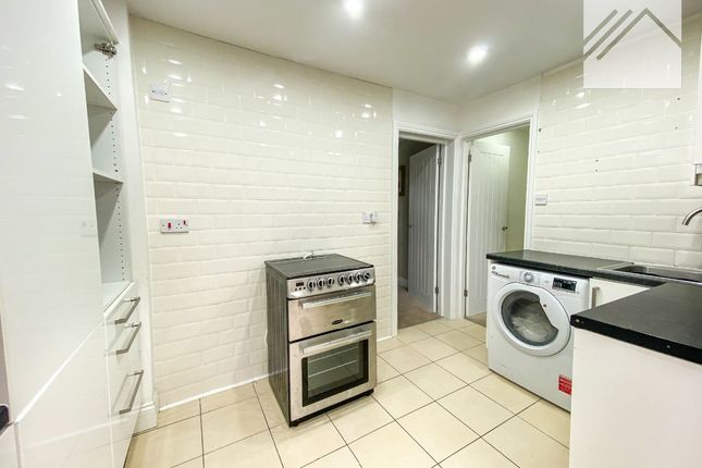 52 Waarem Avenue, Canvey Island photo 3