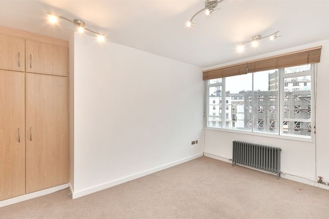 22 Park Crescent, Park Crescent, London photo 3